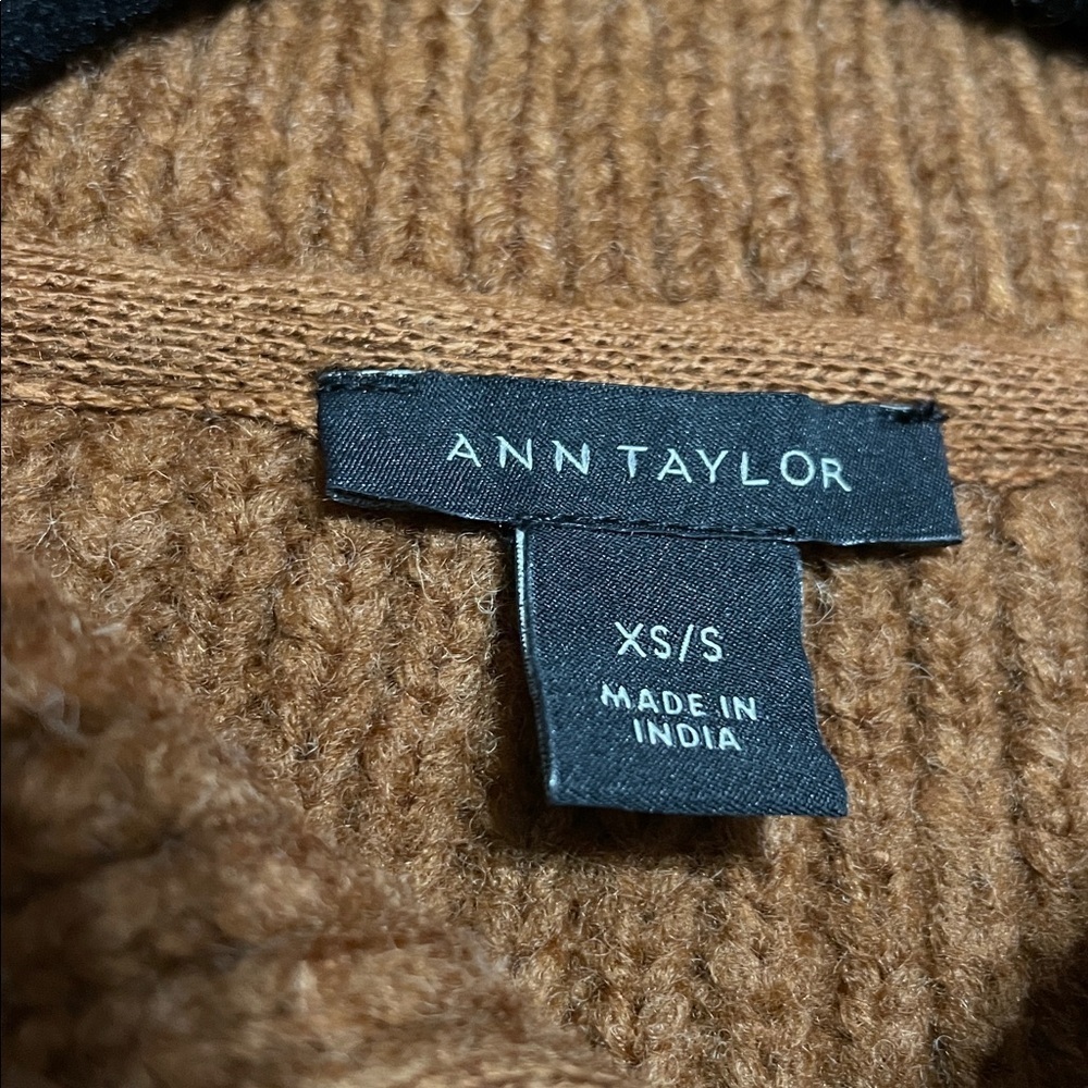Ann Taylor Ribbed Zip Poncho Sweater Size XS/S
Wool Blend - Picture 10 of 10
